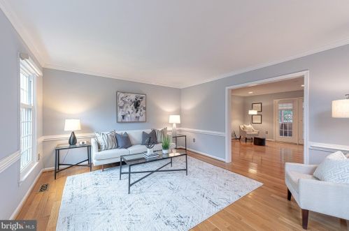 7712 Midday Ln, Alexandria VA 22306-2758 exterior