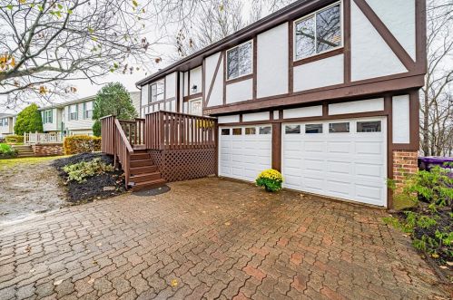 2133 Cayuga Dr, Pittsburgh, PA 15239-2339