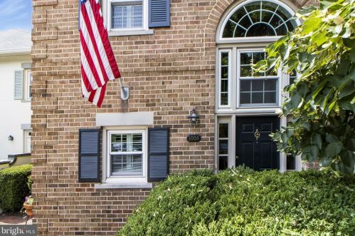 1008 Royal St, Alexandria, VA 22314-1530