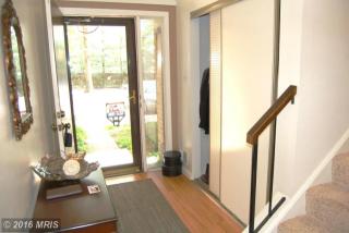 6876 Deer Run Dr, Alexandria VA  22306-1124 exterior