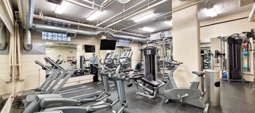 2300 Commonwealth Ave, Chicago IL  60614-3447 exterior