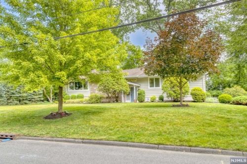 16 Donnybrook Dr, Demarest NJ  07627-1005 exterior