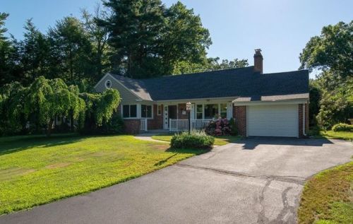 8 Osceola Ln, Springfield, MA 01106-1921