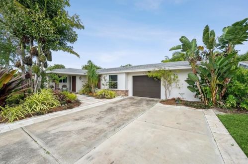 24 Maui Cir, Naples, FL 34112-3723