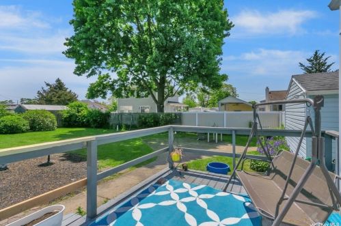 166 17 St, Babylon NY 11704-2722 exterior