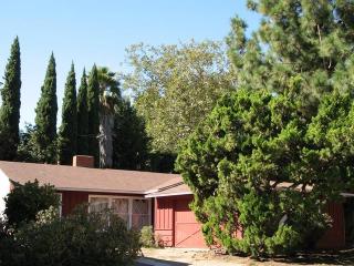 1185 Mcclellan Dr, Los Angeles CA  90049-5820 exterior