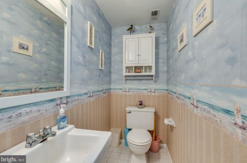 8349 Wessex Dr, Camden NJ 08109-3529 exterior