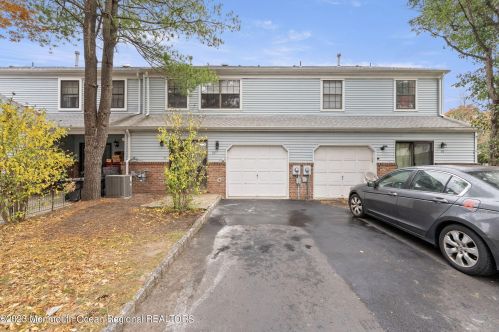 93 Aspen Dr, New Brunswick NJ  08902-1053 exterior