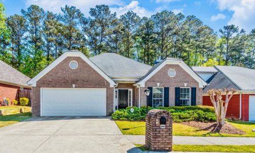 2713 Newtons Crest Cir, Lithonia, GA 30078-6942