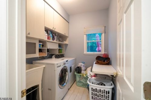 68 Terrace Ave, Town Center NJ  07052-3662 exterior