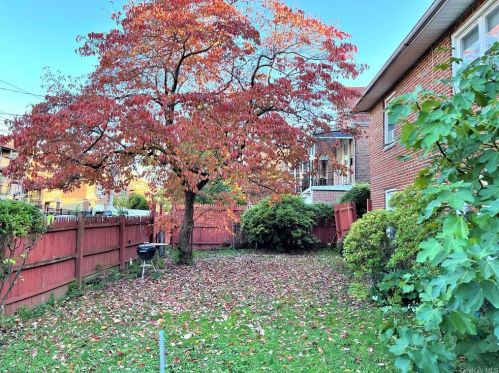 1020 Lydig Ave, Bronx NY 10462-2260 exterior