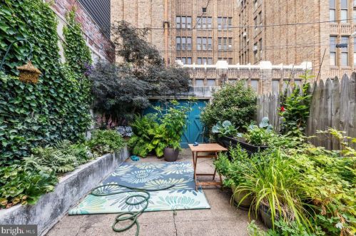 1129 Christian St, Philadelphia PA 19147-3710 exterior