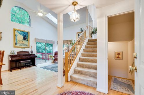 7510 Cross Gate Ln, Alexandria, VA 22315-4619