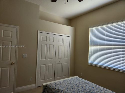 1426 Malaga Ave, Fort Pierce FL  34953-4725 exterior