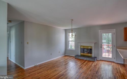 10 Charles Dr, New Castle DE 19720-4669 exterior