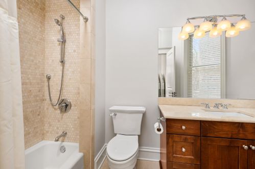 1324 Eddy St, Chicago IL 60657-1006 exterior