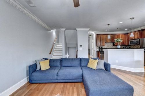 6448 Chariot St, Atlanta GA 30328-4298 exterior