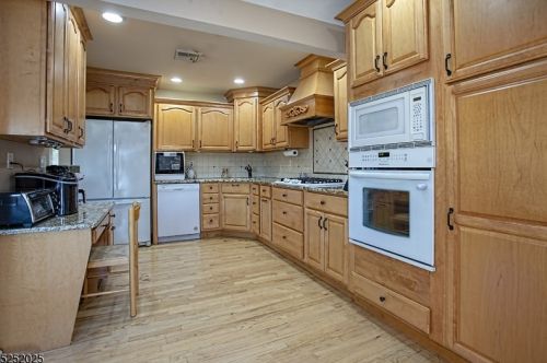 172 Shore Trl, Sparta NJ  07871-2107 exterior