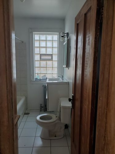 8015 Eberhart Ave, Chicago IL 60637-3300 exterior