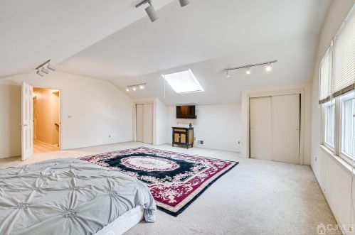 24 Harold Ave, Edison NJ 08820-2103 exterior