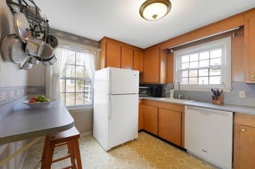 405 Roosevelt Ave, Springfield MA 01118-1160 exterior