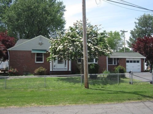 190 Delaney Ave, Chicopee, MA 01013-1338