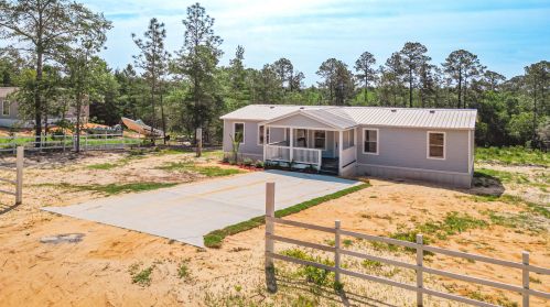 332 Schubert Cir, Defuniak Springs, FL 32433-5282