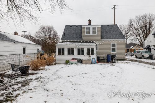 1042 Northlawn St, Grand Rapids MI 49505-3717 exterior