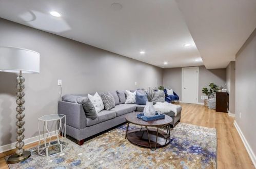 9200 Ironwood Ln, Milwaukee WI  53217-1211 exterior