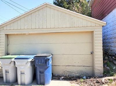 5569 33rd St, Milwaukee, WI 53221-4025