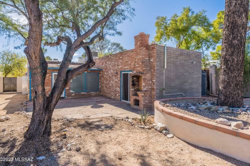 2221 2 St, Tucson AZ 85711-1058 exterior