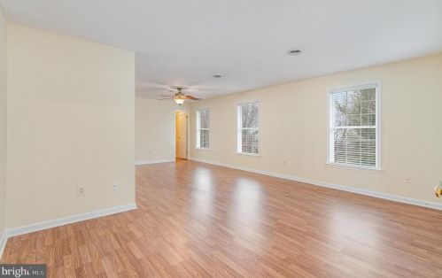 1 Hickory Ln, Littlestown PA 17340-9173 exterior