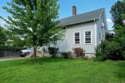 33 Gdn St, Enfield CT 06082-3610 exterior