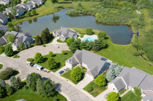 8690 Oakland Hl Cir, Kalamazoo MI 49024-5298 exterior