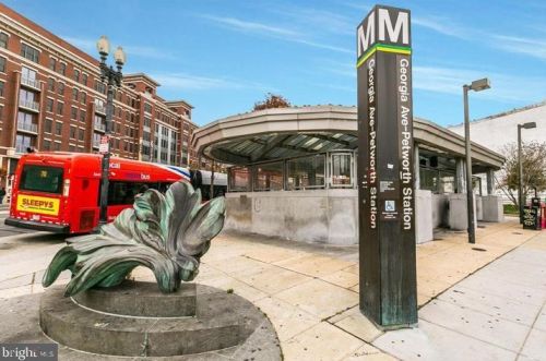 726 Kenyon St, Washington DC  20010-1522 exterior