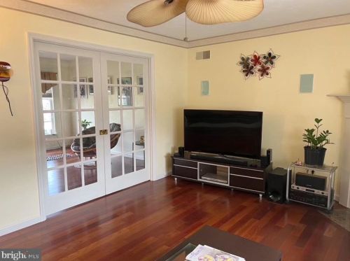 1011 Lehn Dr, Lancaster PA 17601-4884 exterior