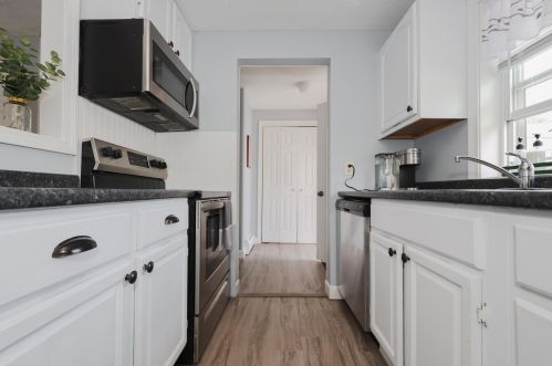 23 Vinton Dr, Concord NH  03303-1582 exterior