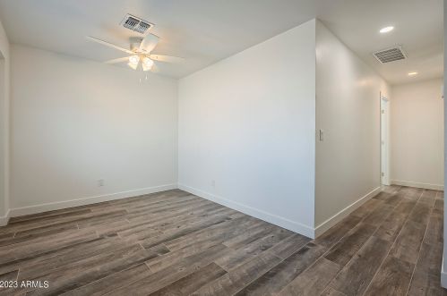 5039 18 Ave, Phoenix AZ 85015-6121 exterior