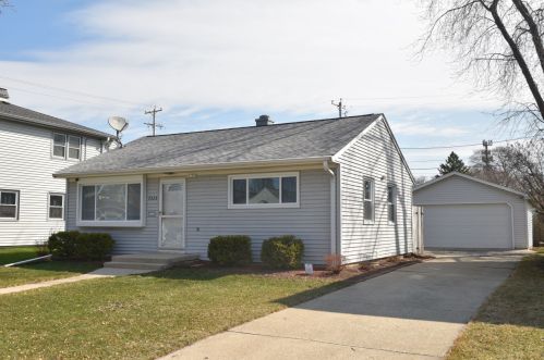 3528 24th St, Milwaukee, WI 53221-1420