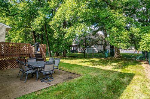 11 Falcon Dr, Edison NJ 08820-2759 exterior