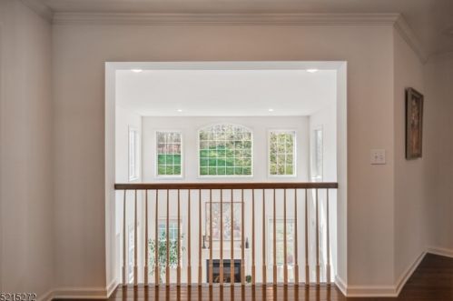 31 Baxter Ln, Town Center NJ 07052-1430 exterior