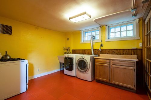 2728 Prospect Ave, Milwaukee WI 53211-3768 exterior