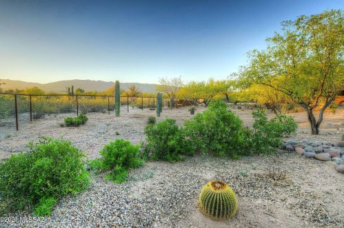 11330 Tanque Verde Rd, Tucson AZ  85749-8525 exterior