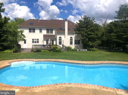 205 Christopher Dr, Princeton, NJ 08540-2323