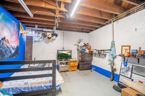 5135 Interboro Ave, Pittsburgh PA 15207-2327 exterior