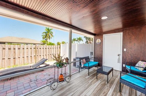 670 97 Ave, Naples FL 34108-2281 exterior