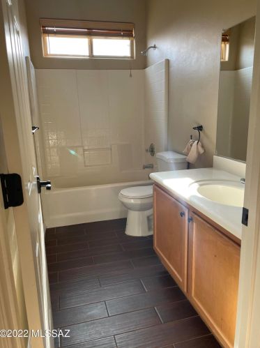 5571 Red Rock Ridge St, Tucson AZ  85742-8121 exterior