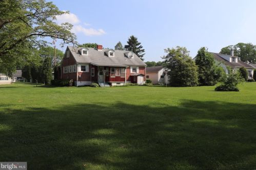 727 Chestnut St, Limerick PA 19468-2117 exterior