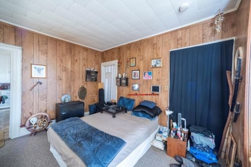 33 Cross St, Woonsocket RI 02895-5852 exterior