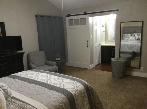 7010 Danwood Dr, Austin TX 78759-3633 exterior